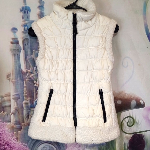 Calvin Klein Jackets & Blazers - Calvin klien white puffer vest